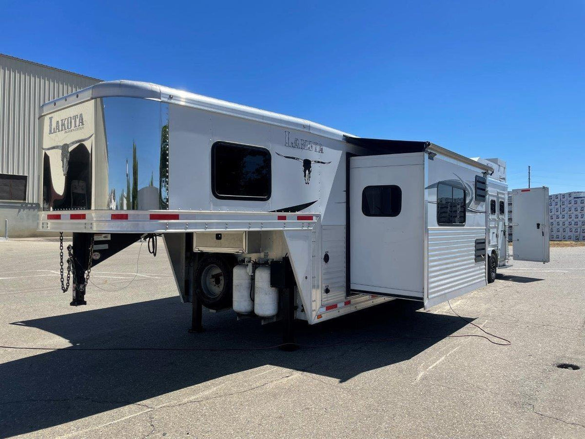 2015 Lakota Bighorn Edition 8414 4 Horse Trailer With Living Quarters “1 Slide” image 0